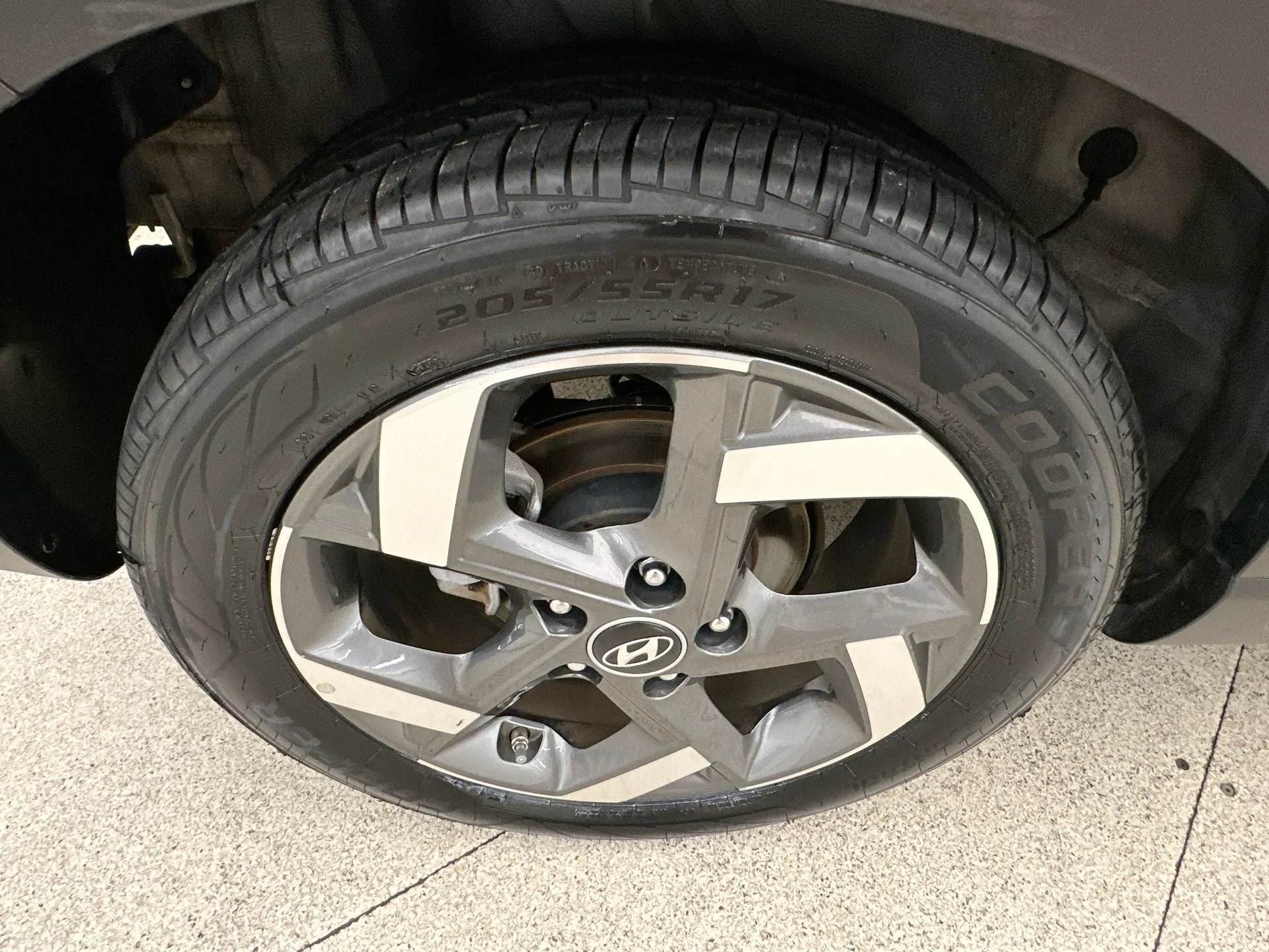 Used 2025 White Hyundai SEL image 40