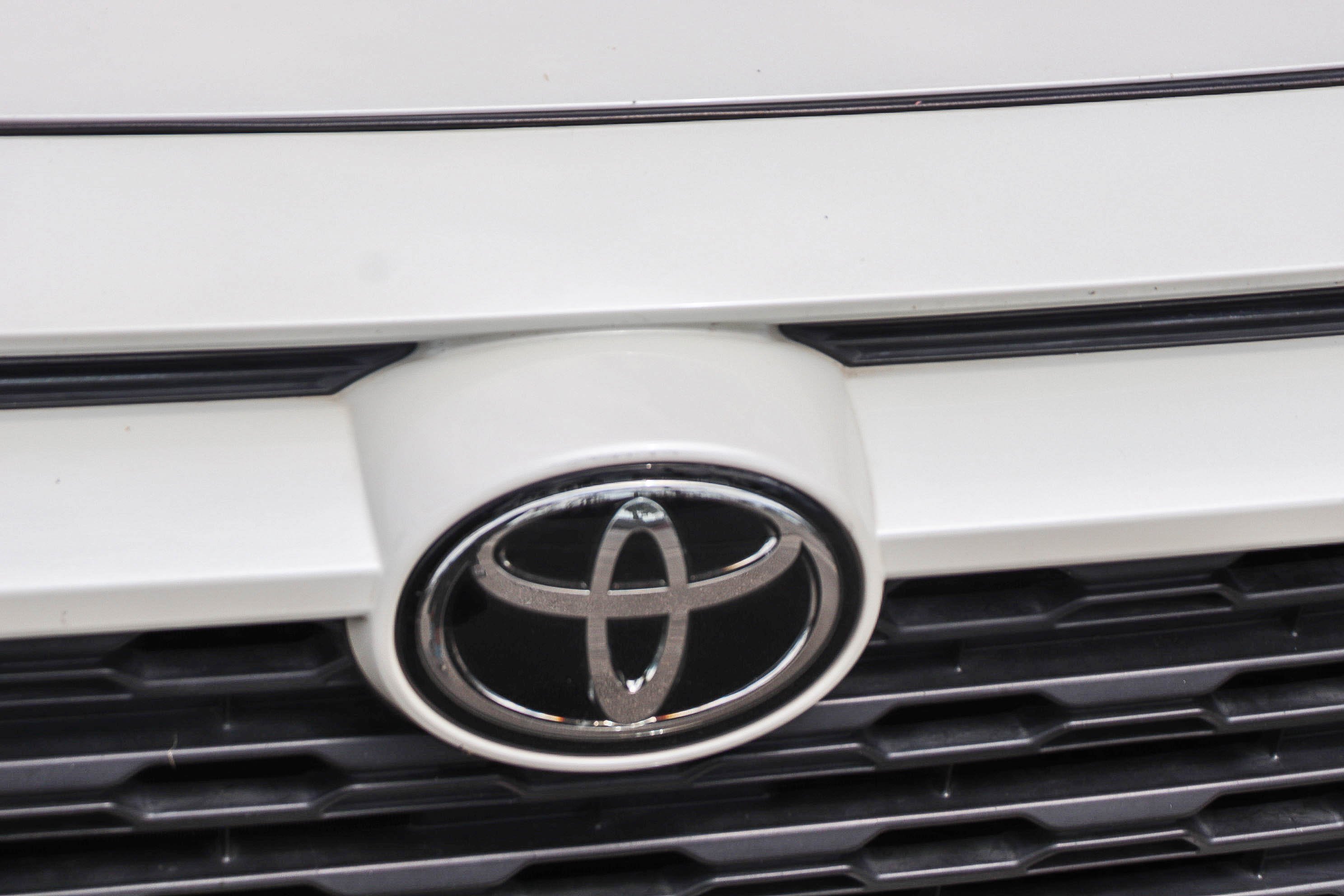 Used 2022 Blizzard Pearl Toyota XLE Premium image 4
