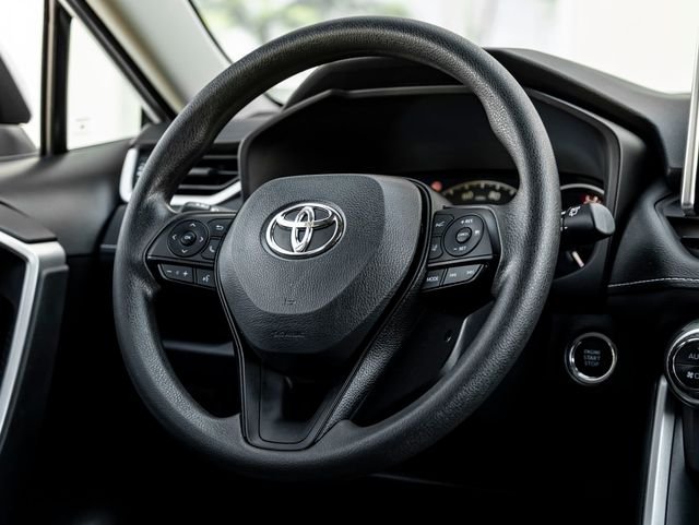 Used 2025 Ice Cap Toyota XLE image 21