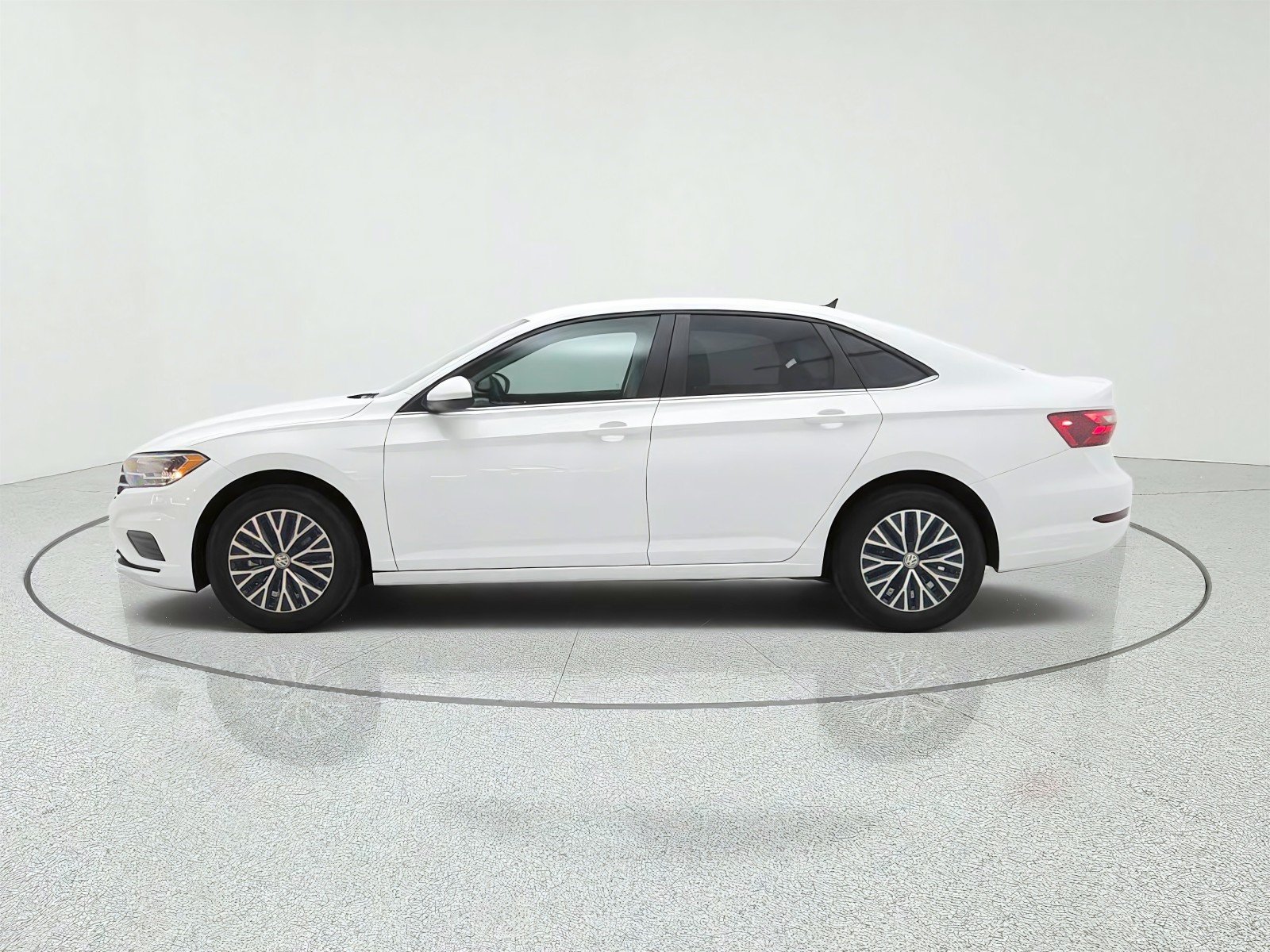 Used 2021 Pure White Volkswagen R-Line Auto image 8