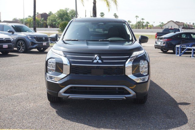 2025 Mitsubishi Outlander SE - Photo 2