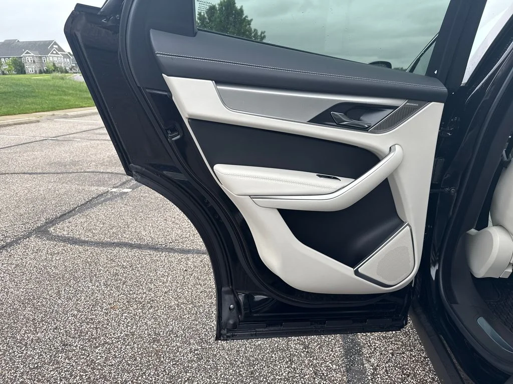 2026 Jaguar F-Pace R-Dynamic S - Photo 13