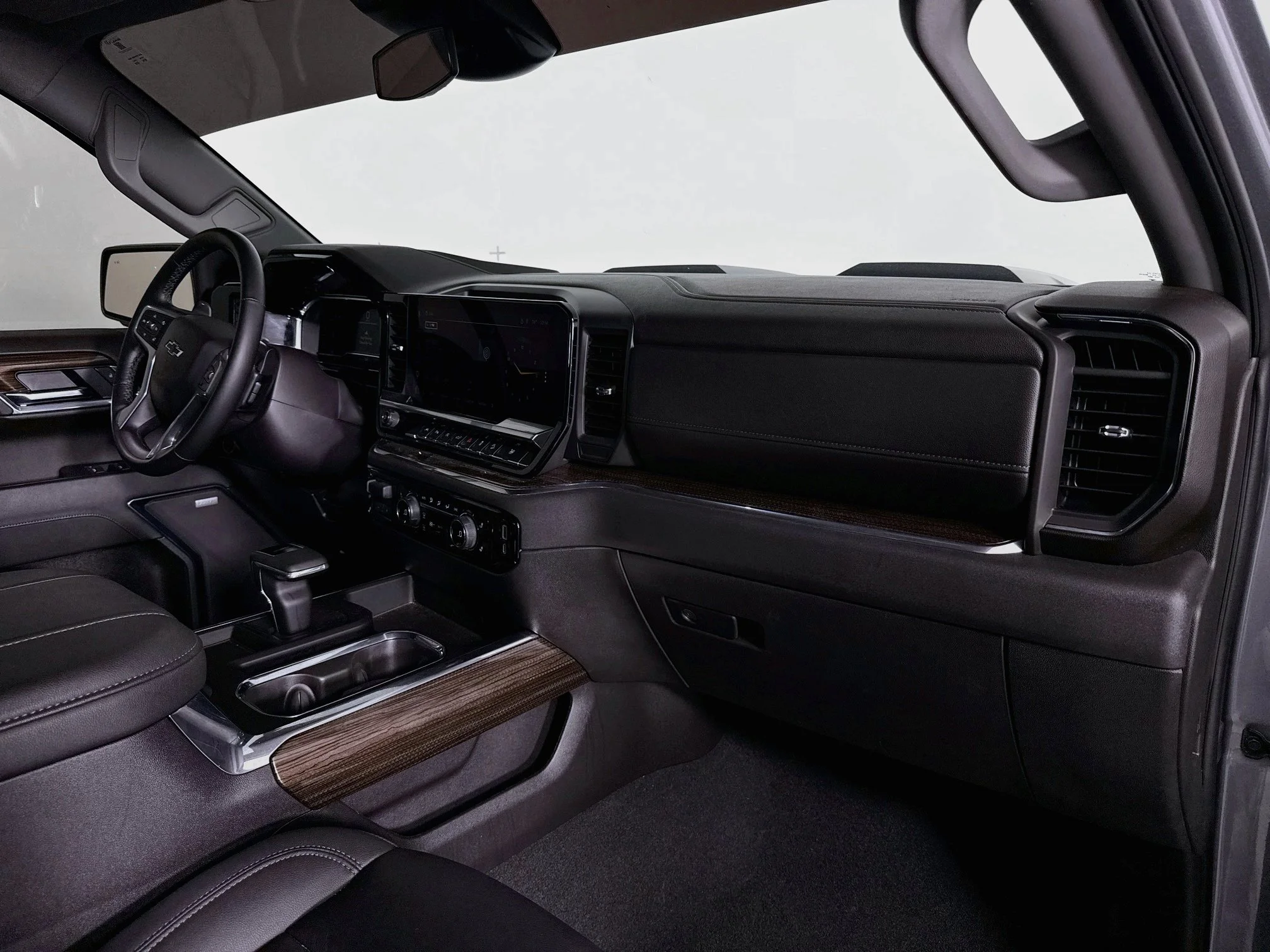 Used 2025 Sterling Gray Metallic Chevrolet LT Trail Boss image 28