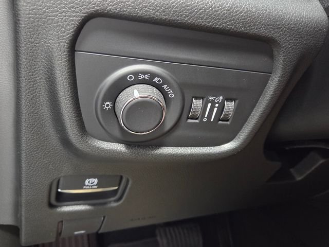 New 2026 Baltic Gray Metallic Clear-Coat Exterior Paint Jeep Altitude image 27