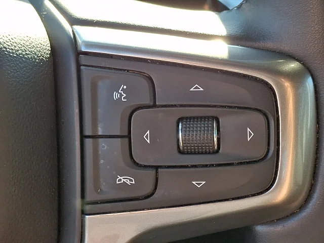Used 2025 White Chevrolet LT image 21