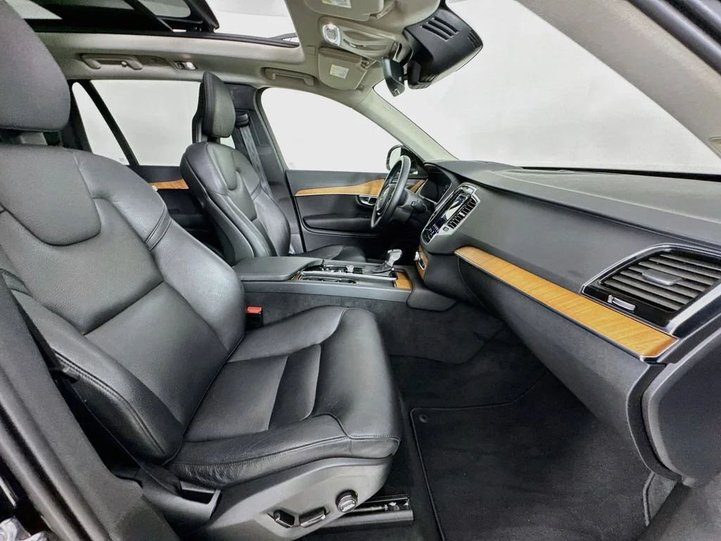 Used 2021 Onyx Black Metallic Volvo T6 Momentum image 38