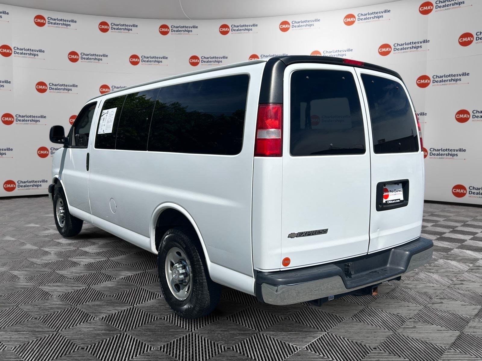 Used 2017 Summit White Chevrolet LT image 3