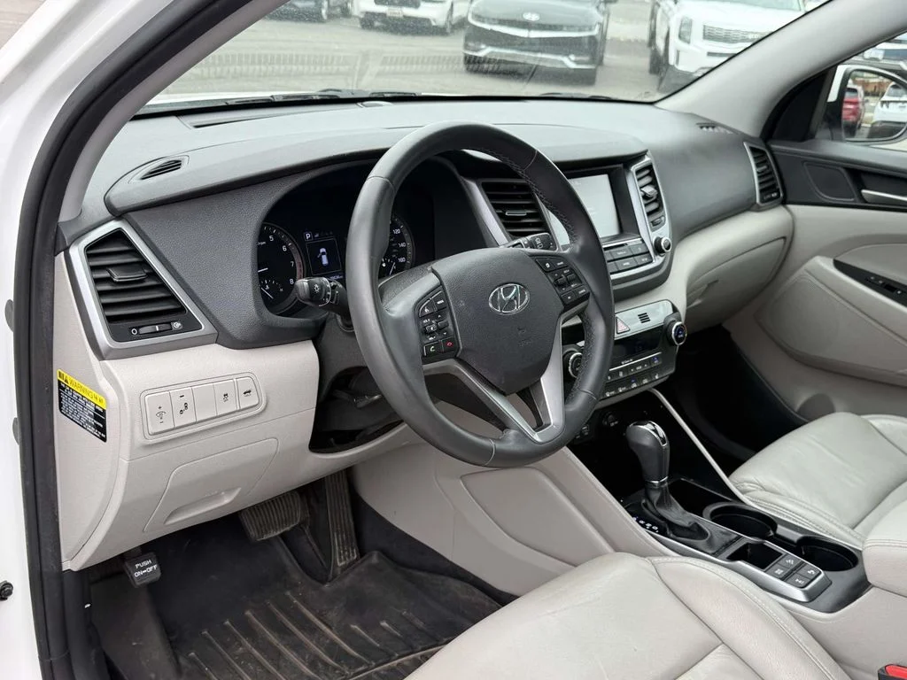 Used 2018 White Hyundai Value image 2