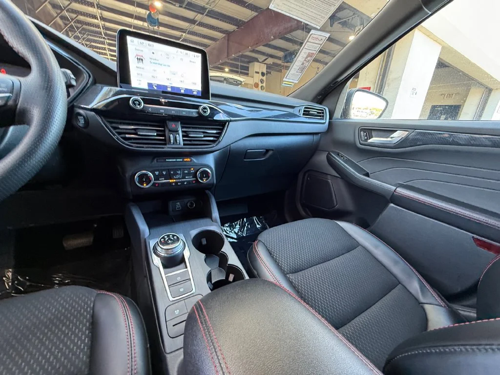 2025 Ford Escape ST-Line Select - Photo 15