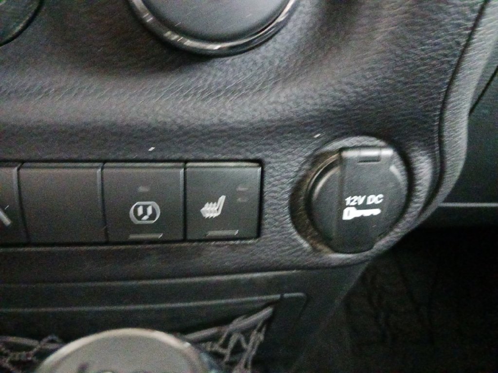 Used 2016 White Jeep Unlimited Sahara image 26