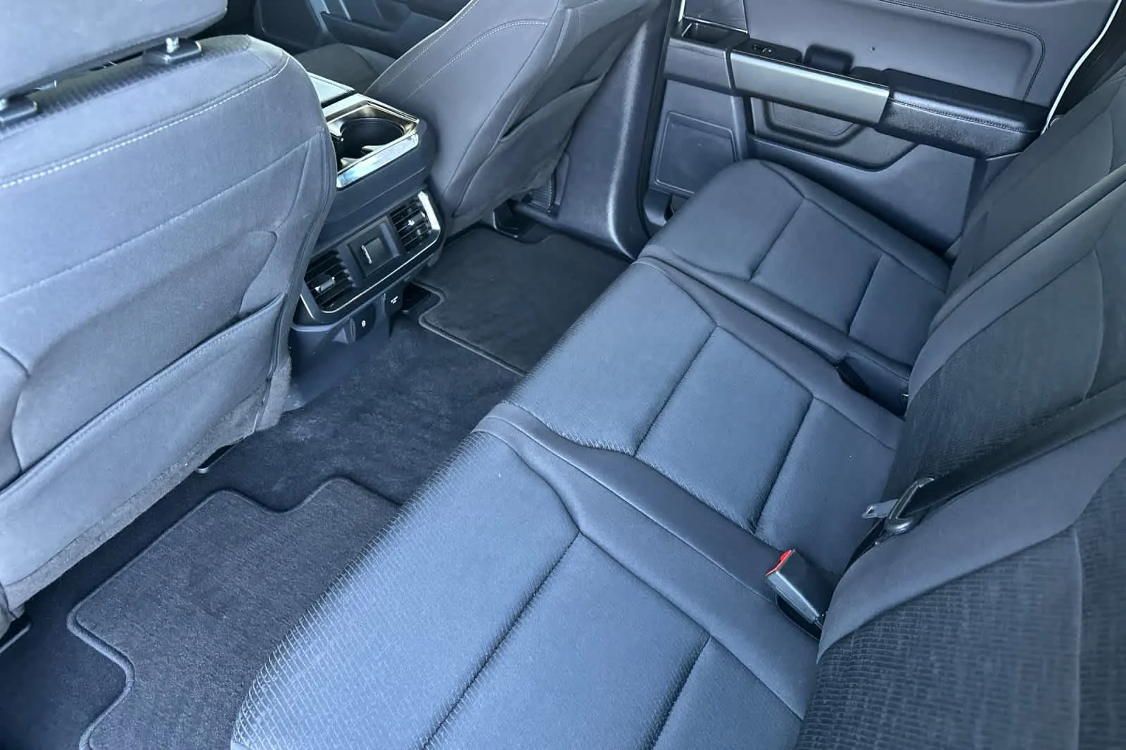 Used 2023 Oxford White Ford XLT image 4