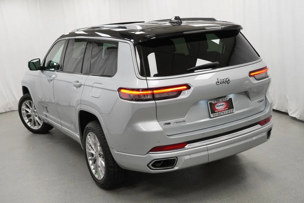Used 2021 Silver Jeep Summit image 18