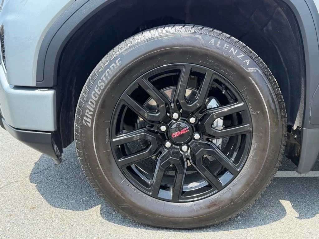 Used 2025 Silver GMC Elevation image 10