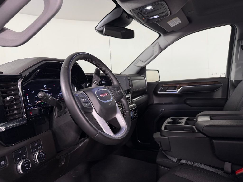 Used 2024 Summit White GMC Elevation image 22
