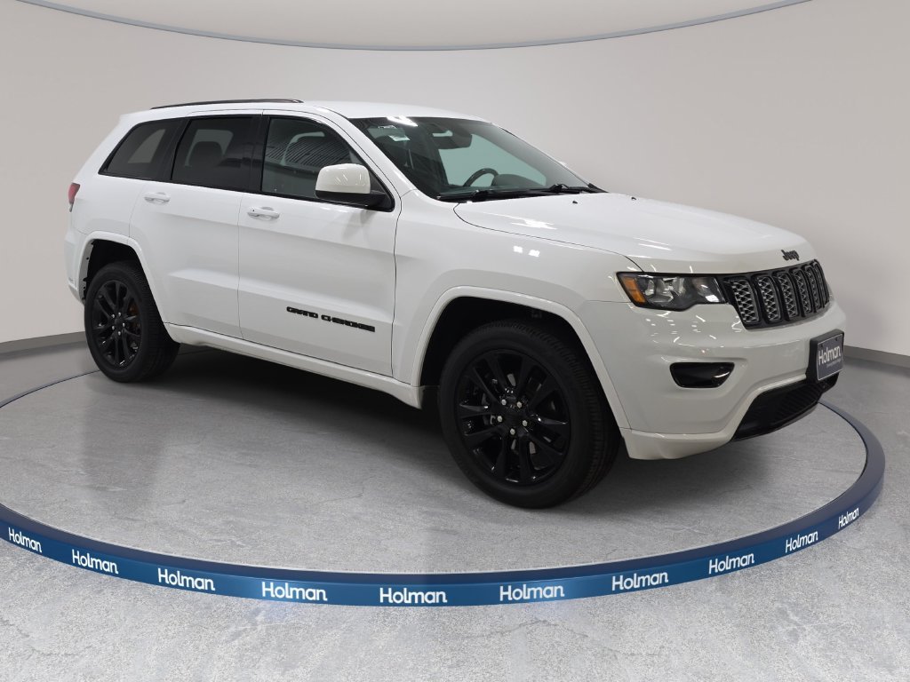Used 2018 Bright White Clearcoat Jeep Altitude image 4
