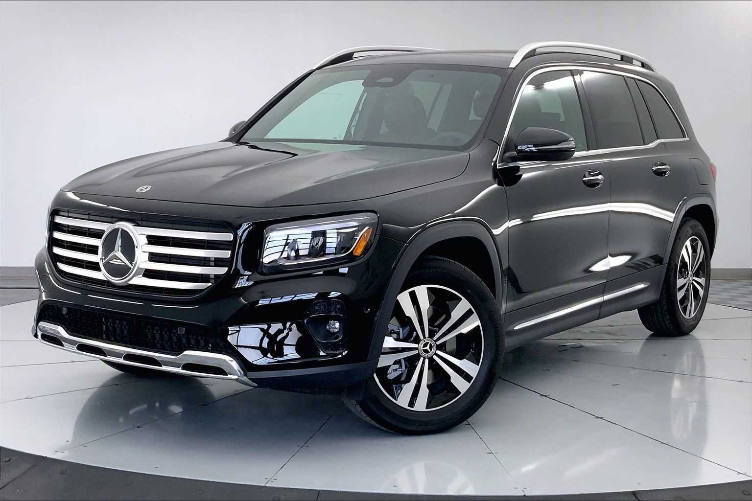 2026 Mercedes-Benz GLB GLB 250 4MATIC's photo