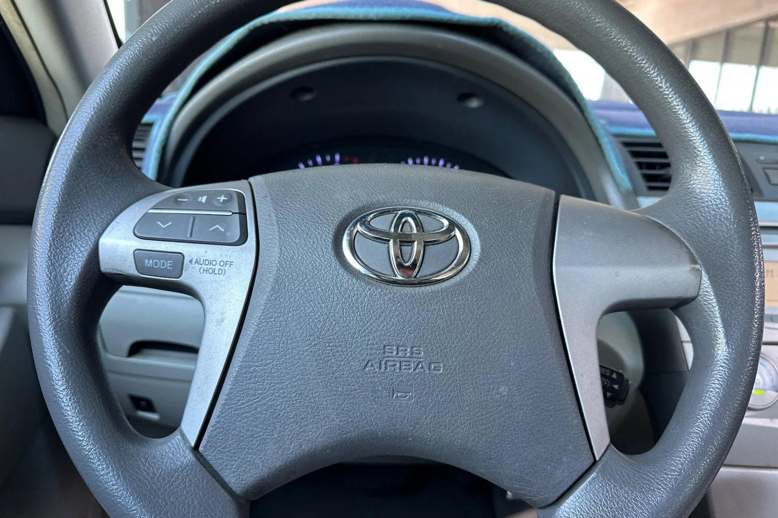 Used 2010 White Toyota  image 20