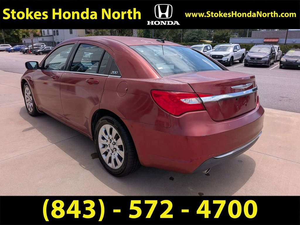 Used 2014 Red Chrysler LX image 4