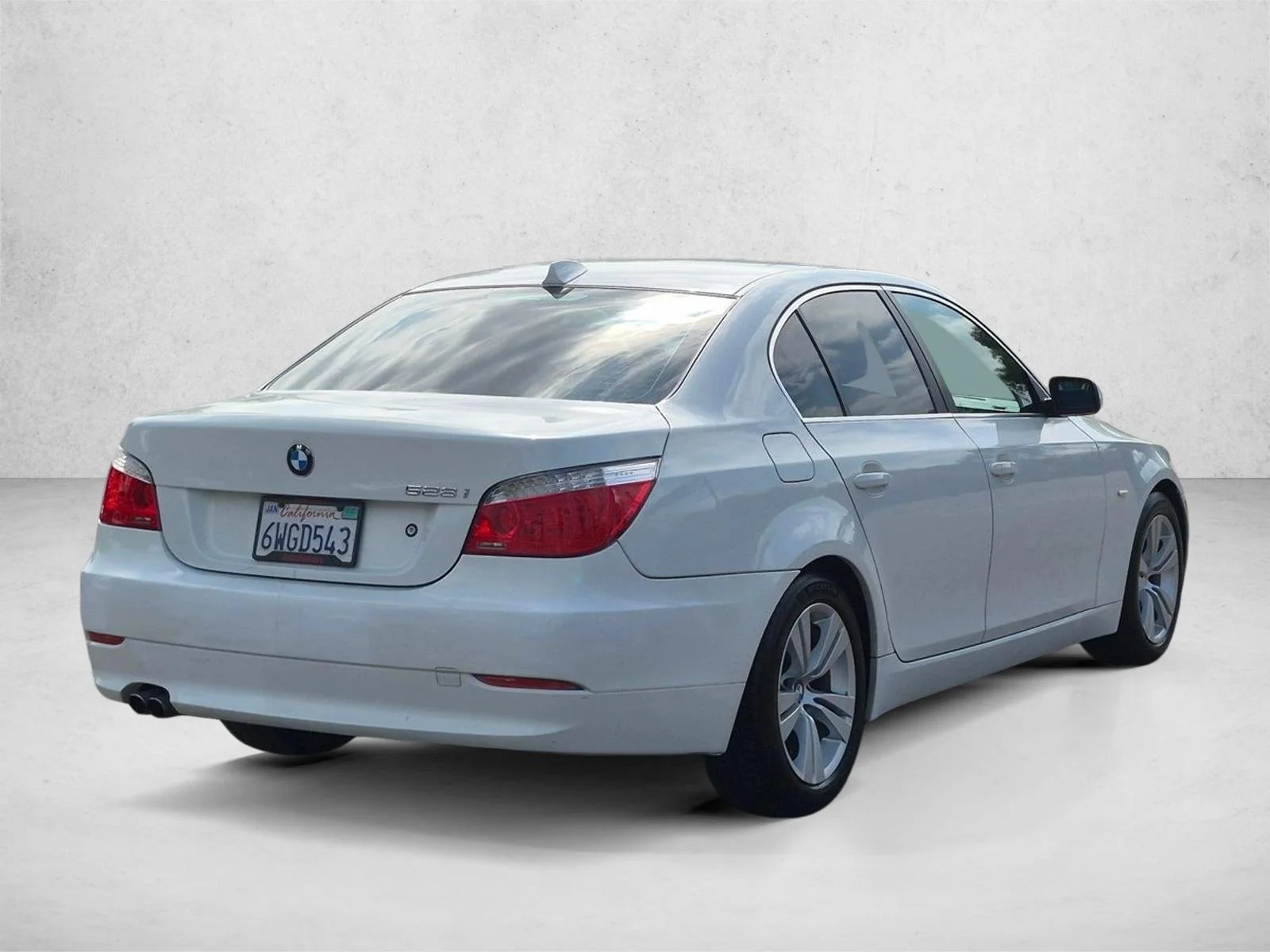 Used 2009 Alpine White BMW 528i image 5