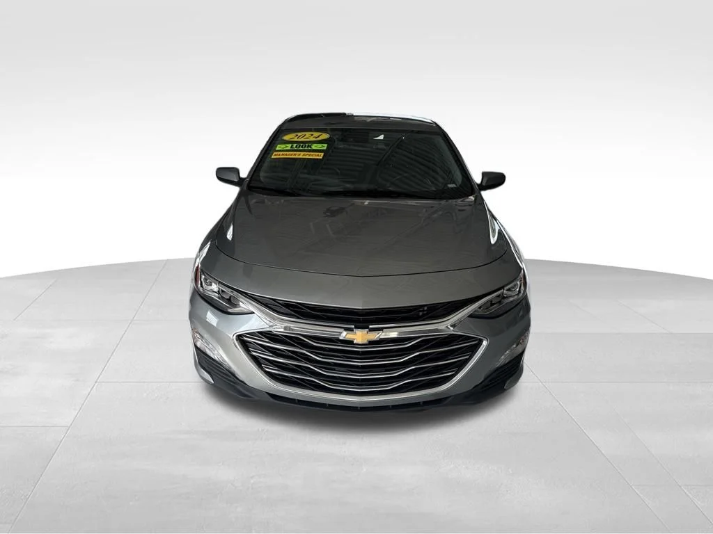Used 2024 Gray Chevrolet LT image 8