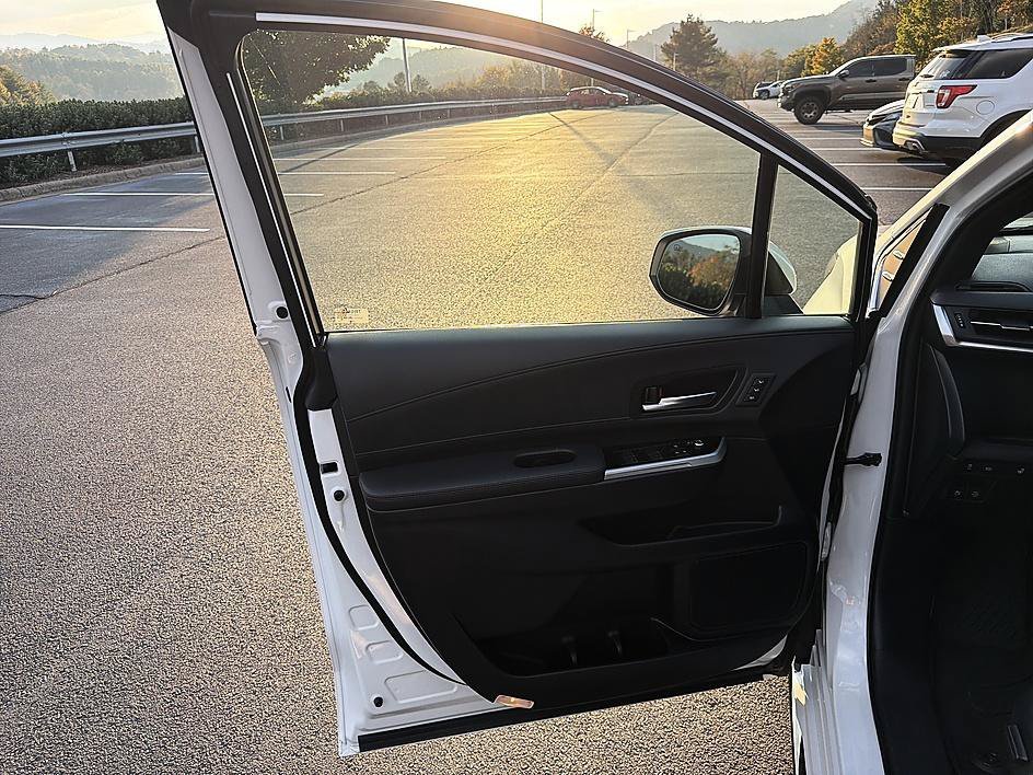 Used 2026 Wind Chill Pearl Toyota Platinum image 9