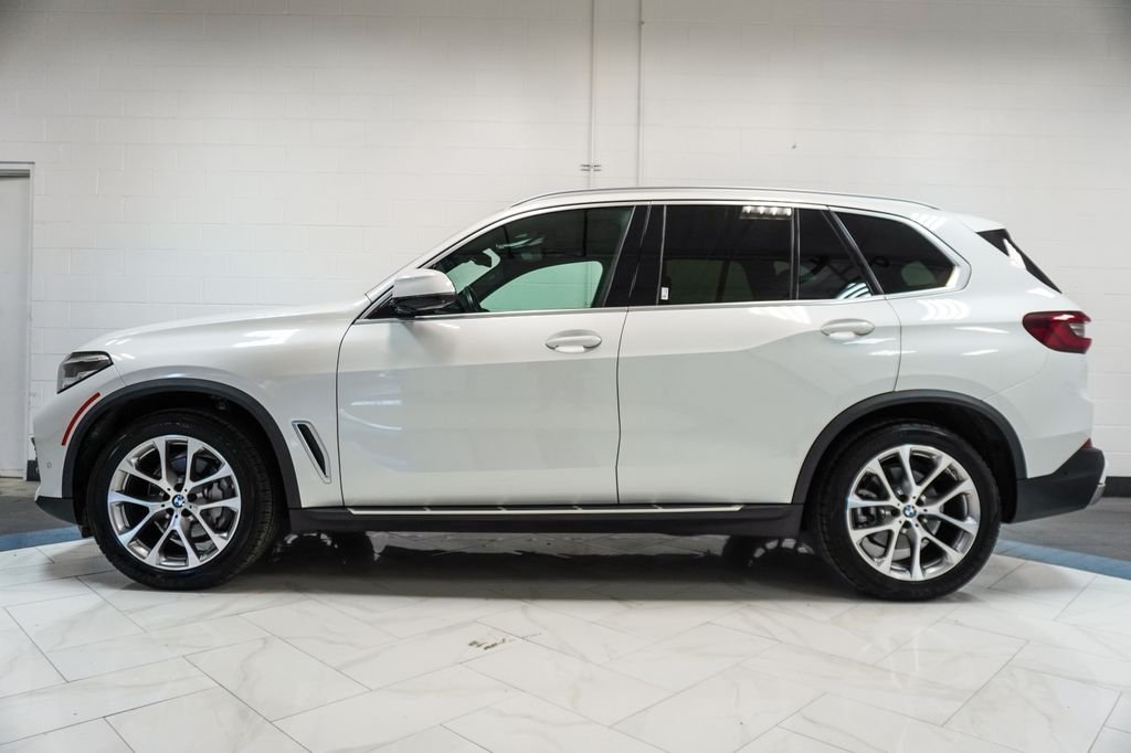 Used 2023 White BMW sDrive40i image 34