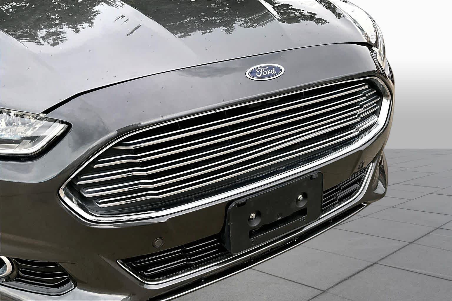 Used 2015 Magnetic Ford Titanium Hybrid image 30
