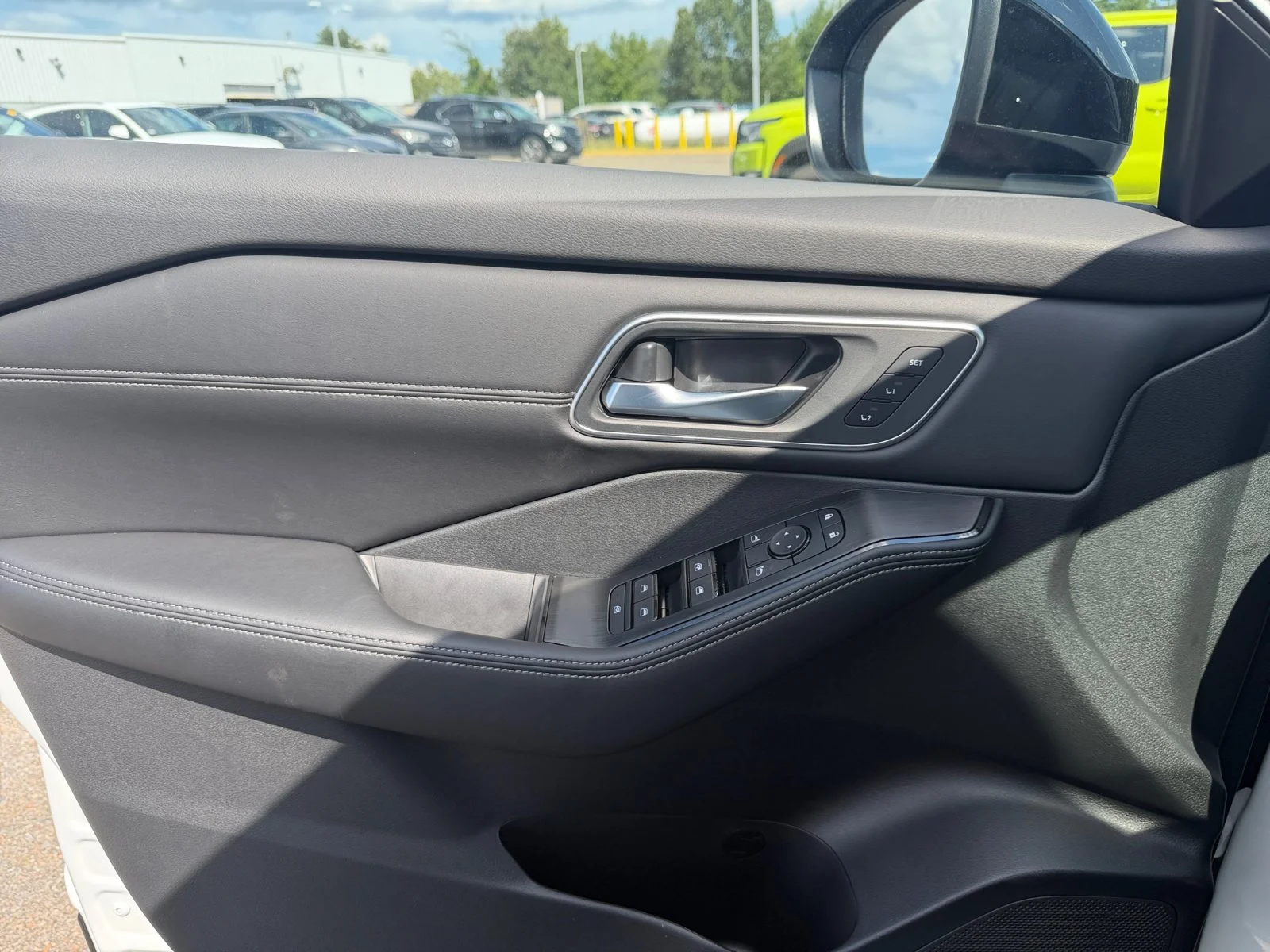 New 2026 Everest White Pearl/Super Black Nissan Platinum image 29
