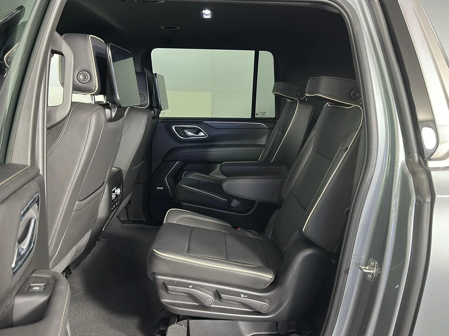 Used 2024 Sterling Metallic GMC SLT image 22