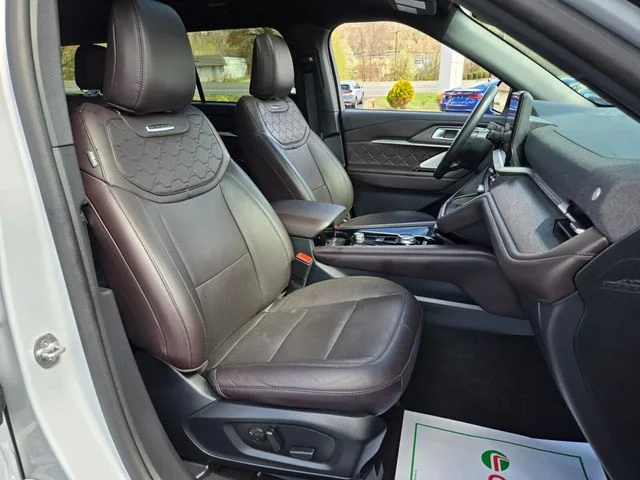 Used 2025 White Ford Platinum image 23