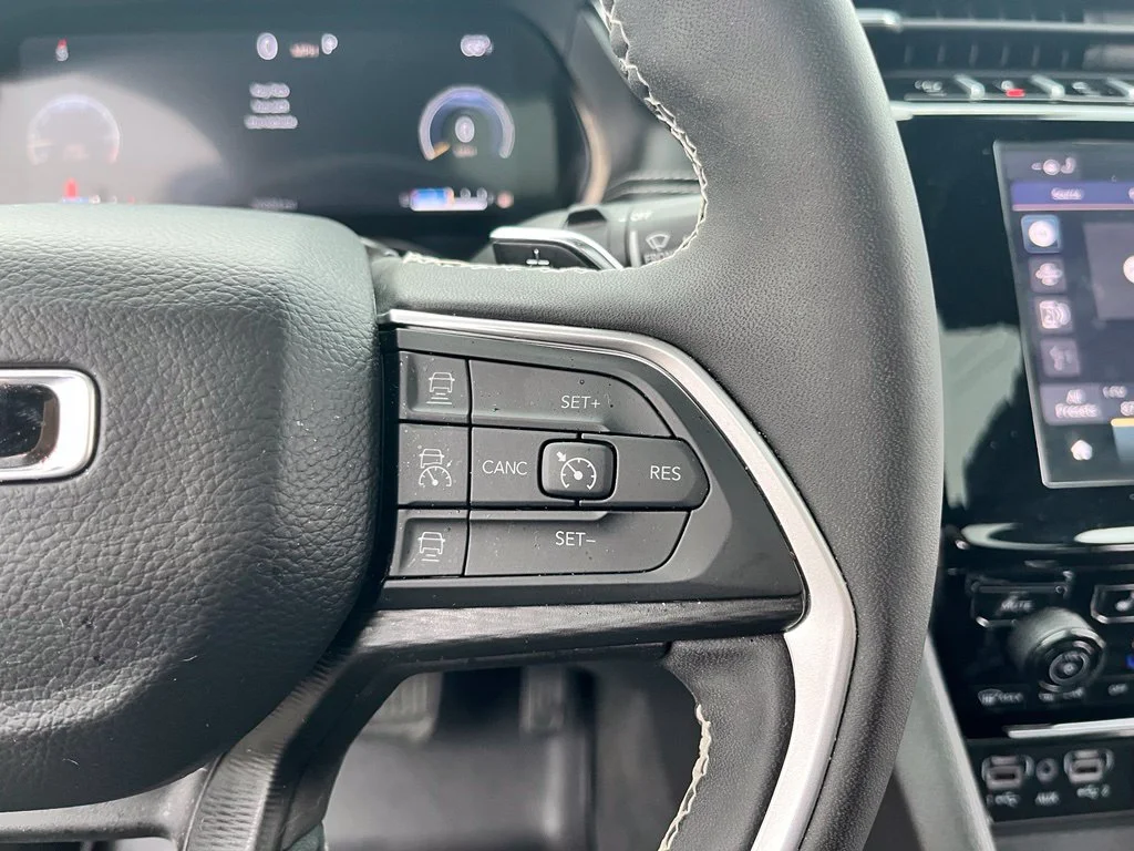 Used 2025 Black Jeep Altitude X image 23