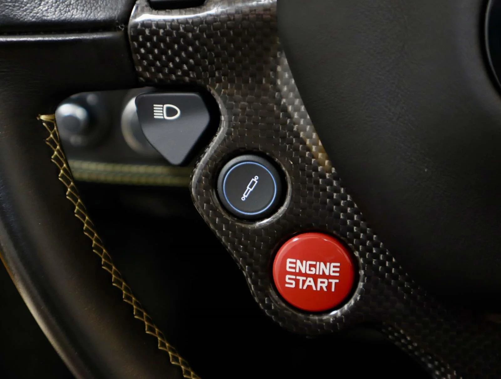 Used 2013 Giallo Modena Ferrari 2dr Conv image 28