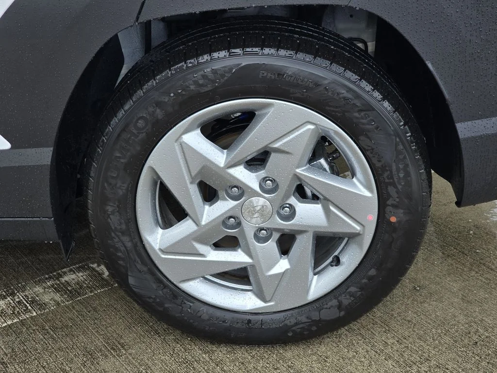 New 2027 White Hyundai SE image 5