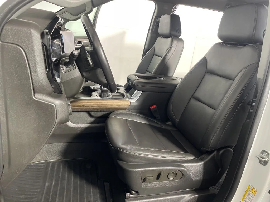 Used 2022 White Chevrolet RST image 11