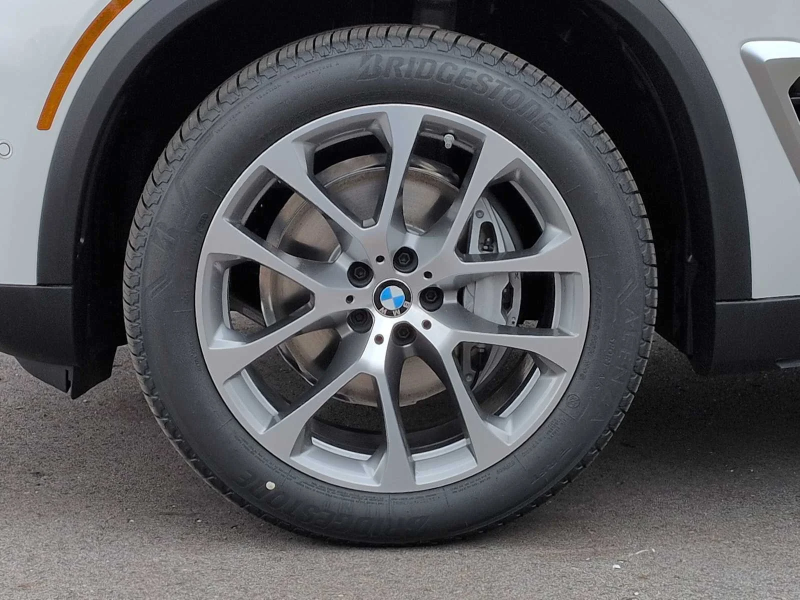 New 2026 Alpine White BMW xDrive40i image 13