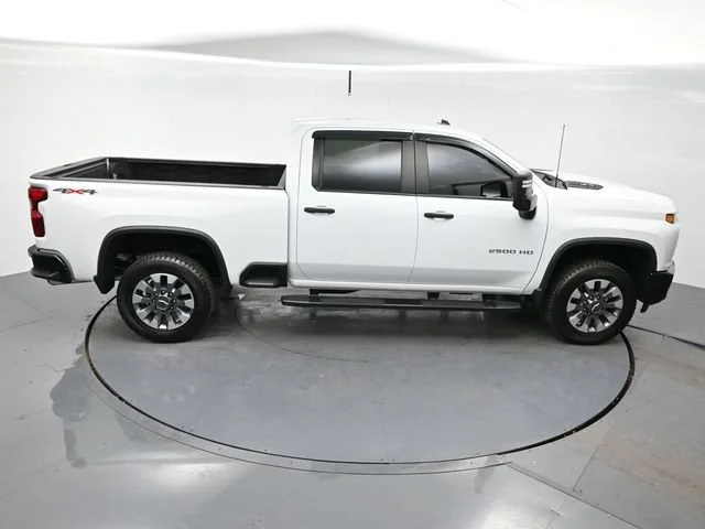 Used 2022 SUMMIT WHITE Chevrolet Custom image 35