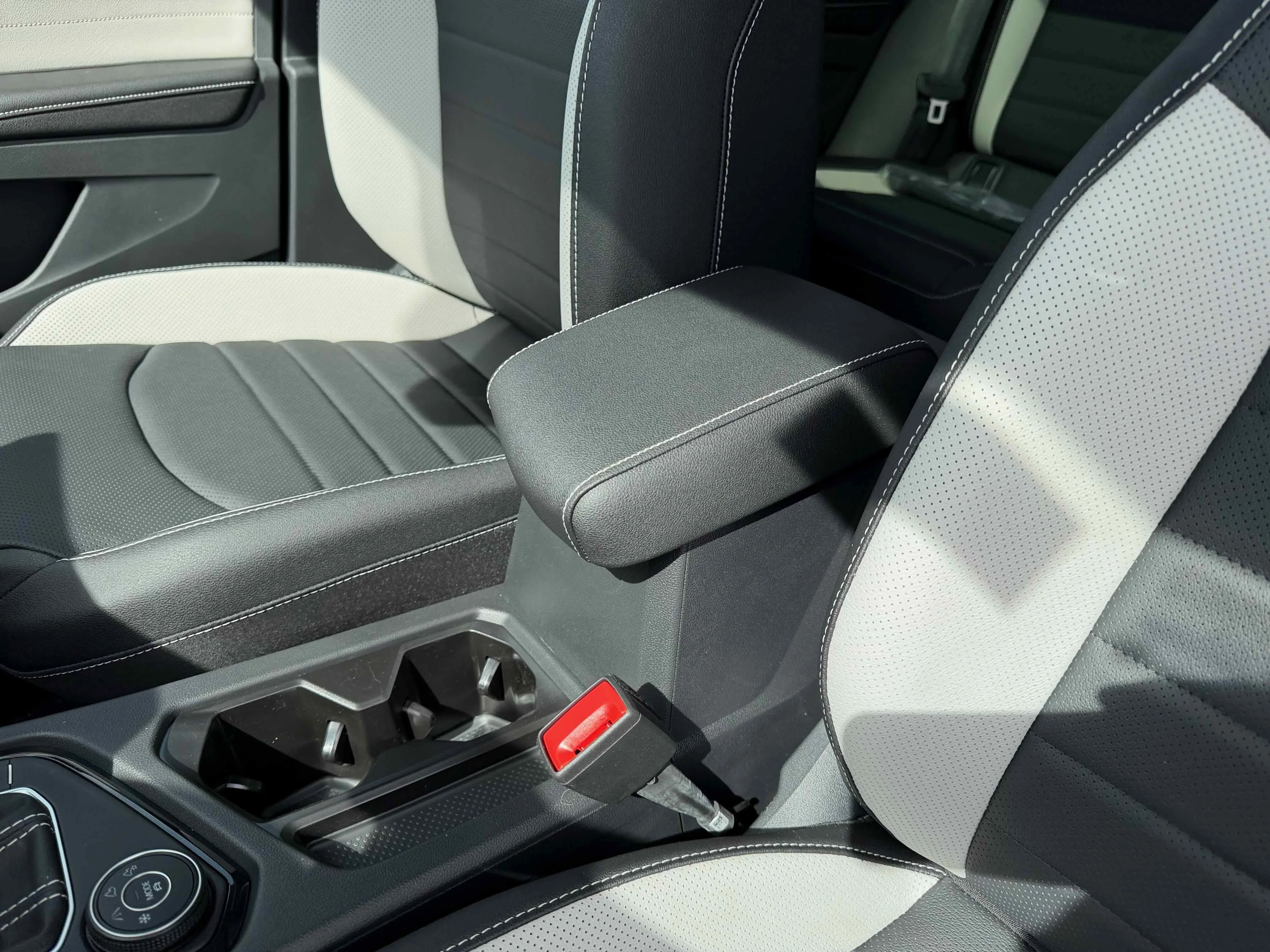 New 2026 Pure White Volkswagen SEL image 26