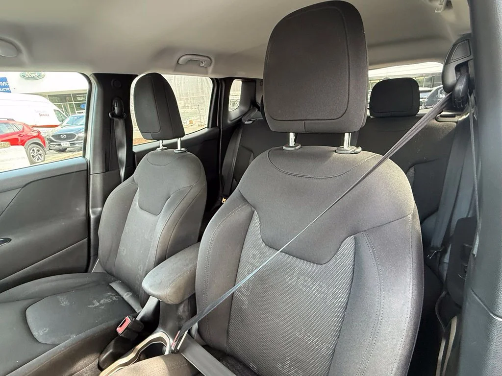 Used 2017 Alpine White Jeep Latitude image 18