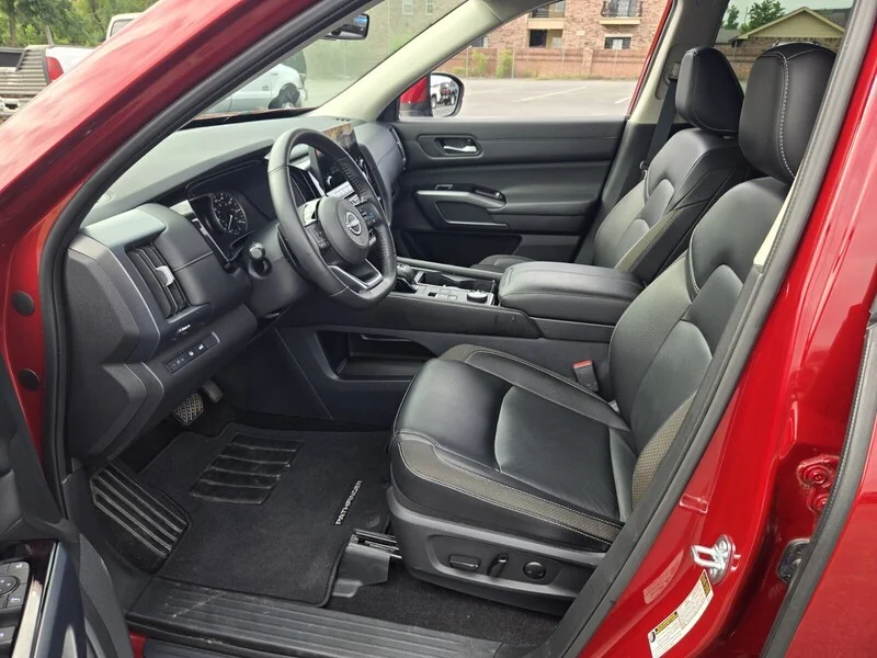 Used 2024 Scarlet NISSAN SL 4WD image 10