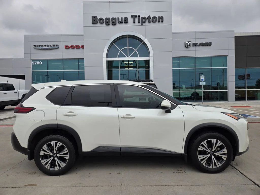Used 2022 Nissan Rogue SV with VIN 5N1BT3BA4NC732222 for sale in Brownsville, TX