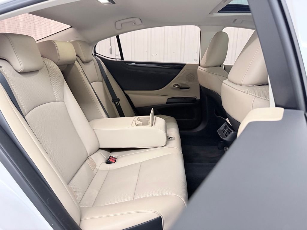 Used 2021 White Lexus 350 image 40
