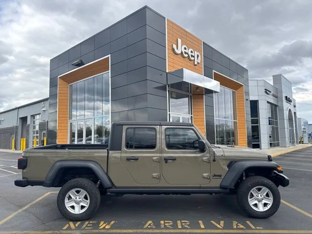 2020 Jeep Gladiator Sport S's photo