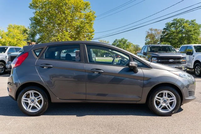 Used 2018 Gray Ford SE image 5