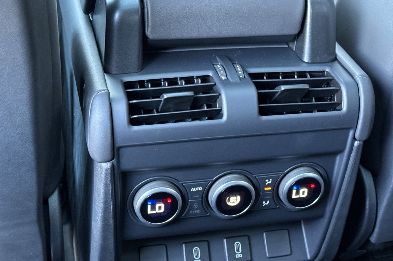 New 2026 Santorini Black Land Rover X-Dynamic SE image 13