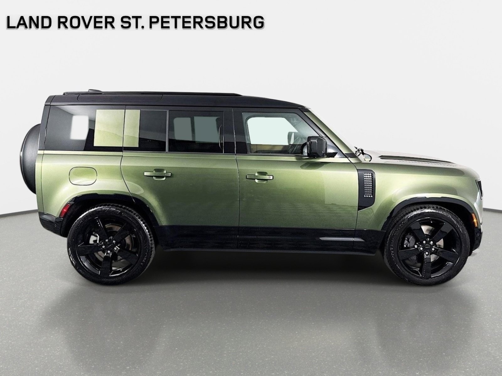 Used 2026 Green Land Rover X-Dynamic SE image 4