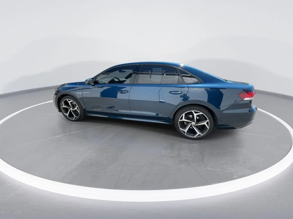 Used 2021 Blue Volkswagen 2.0T R-Line image 5