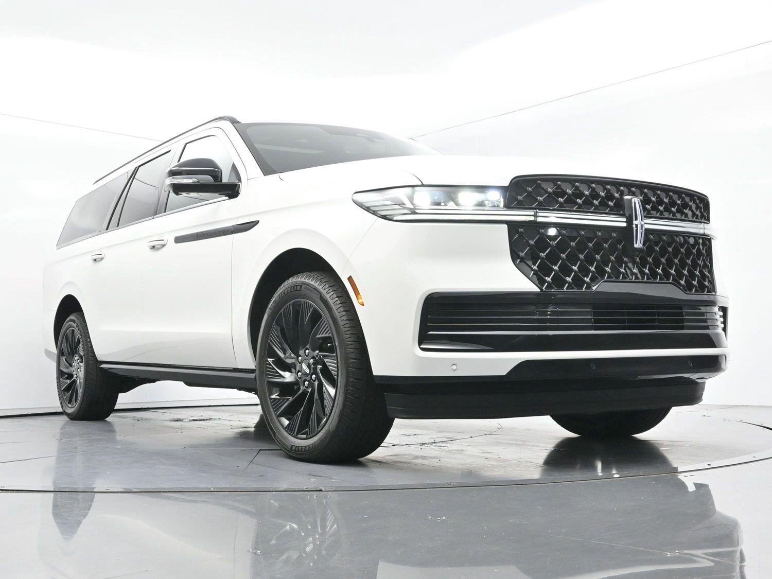 Used 2026 Pristine White Metallic Tri-coat Lincoln Reserve image 47