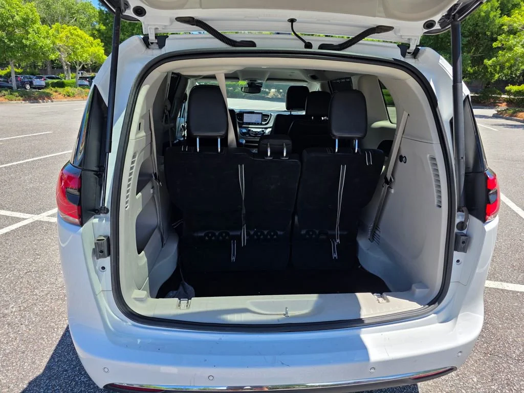 Used 2024  Chrysler Touring L image 34