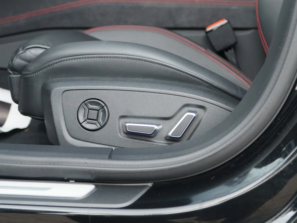 Used 2025  Audi 4.0T image 20