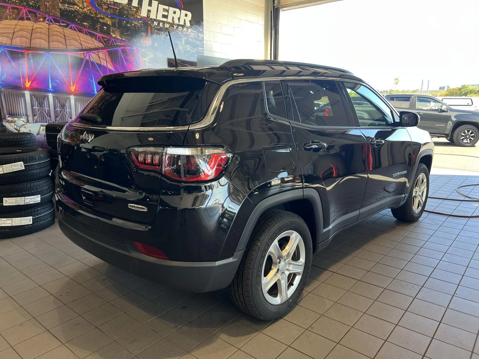 Used 2023 Bk Jeep Latitude image 8